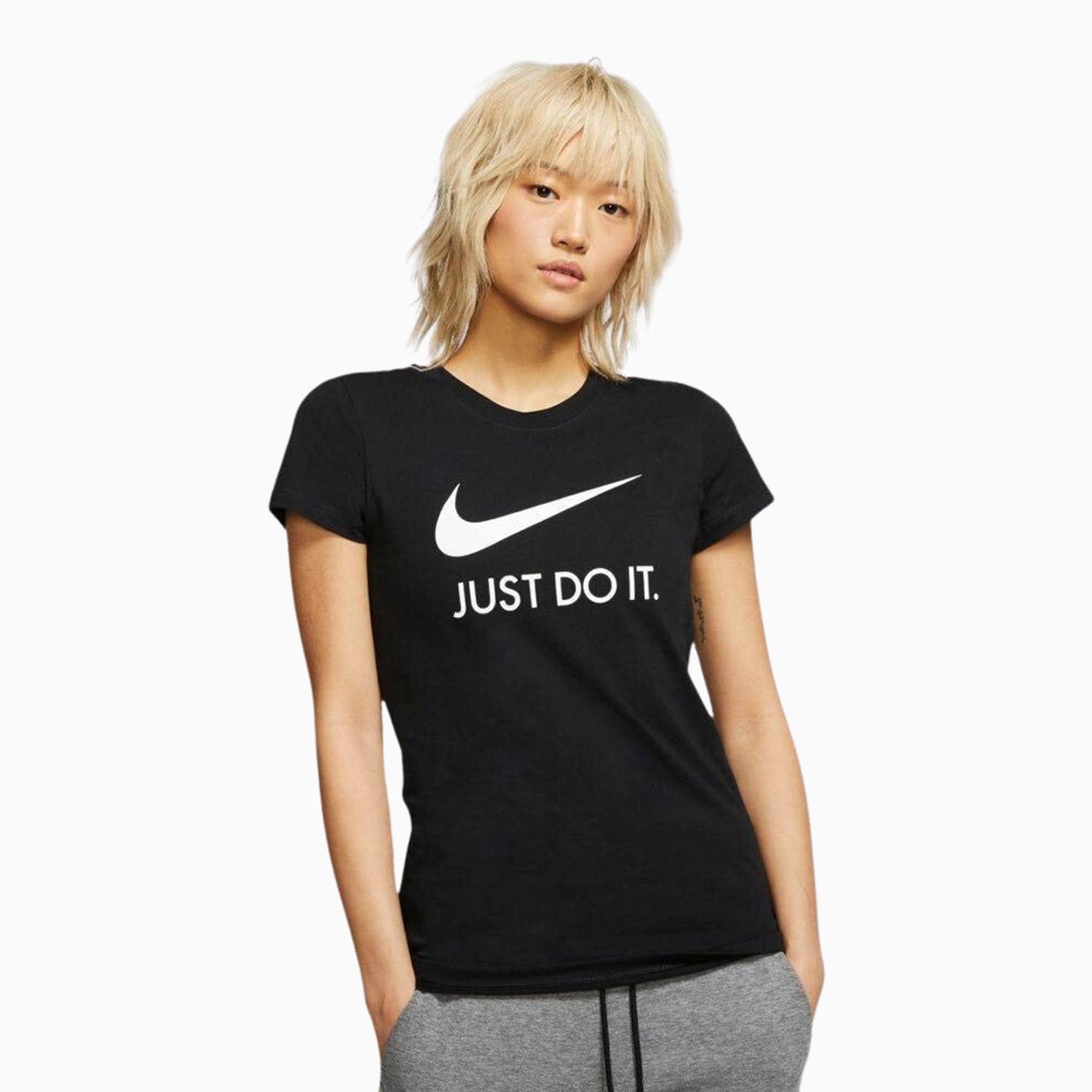 NIKE Women s Sportswear T Shirt