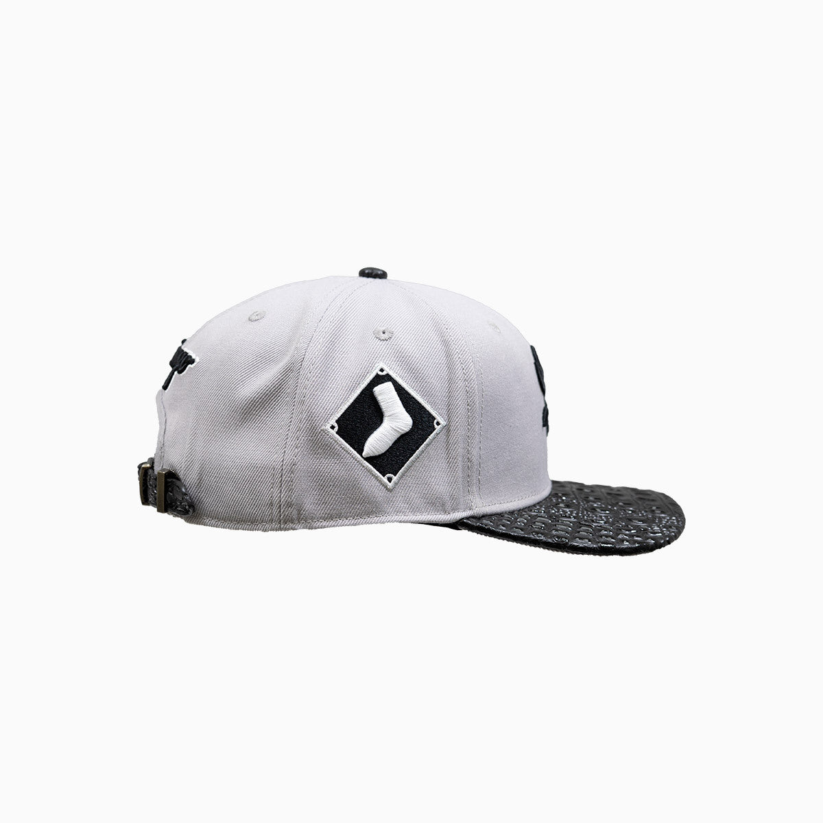 pro-standard-chicago-white-sox-hat-with-leather-visor-lcw736178a1-lgy