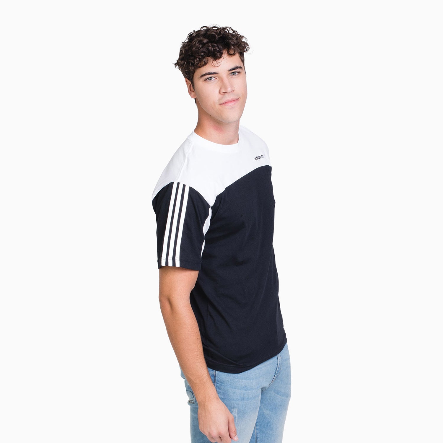 adidas-mens-classics-short-sleeve-t-shirt-gd2071