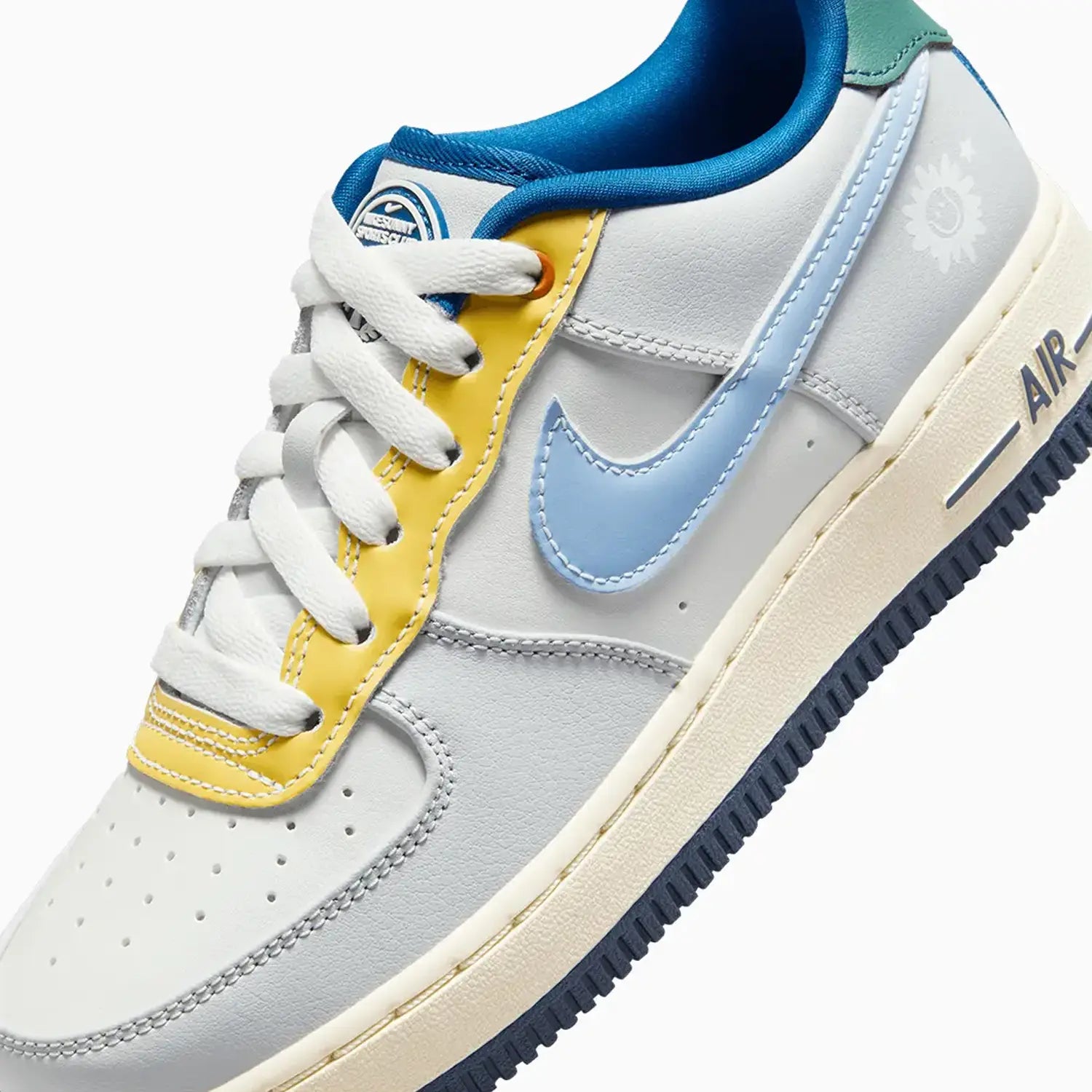 Nike air force 1 lv8 grade school on sale