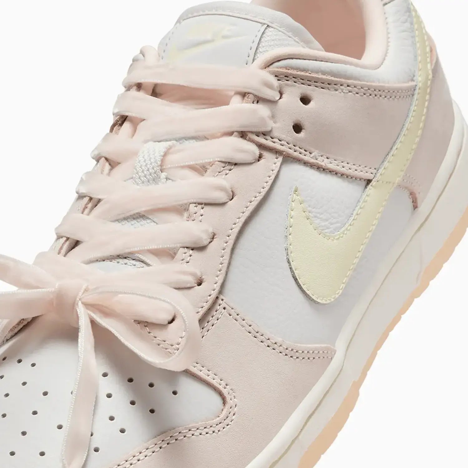 Soft pink nike shoes online