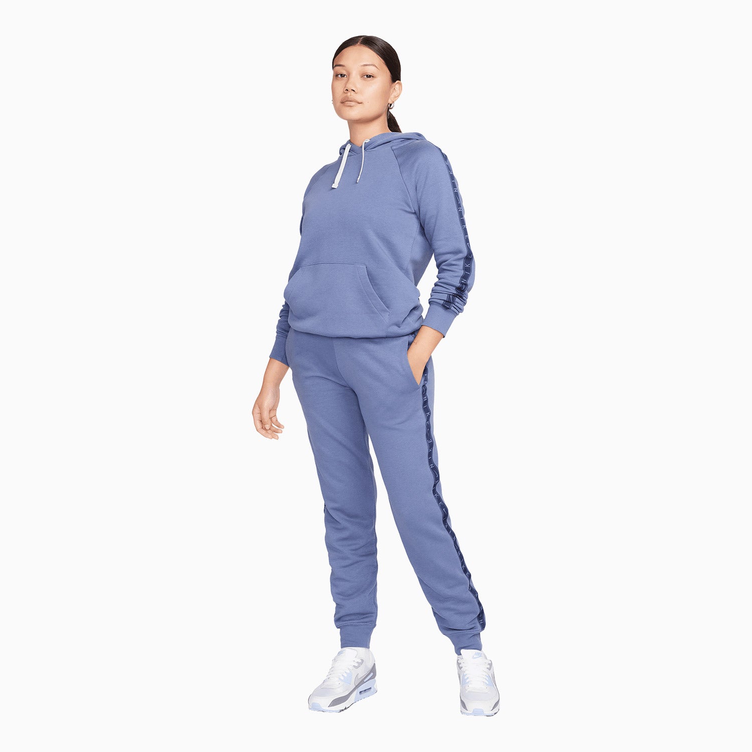 Women's Sportswear Essential Fleece Outfit